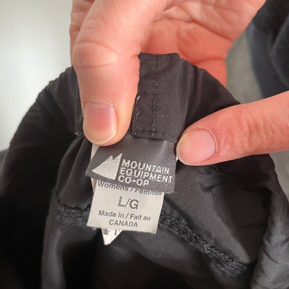 Mountain Equipment Co-Op. Outdoor Pants. Black. Size Large (Fits Medium). Womens - Picture 8 of 9